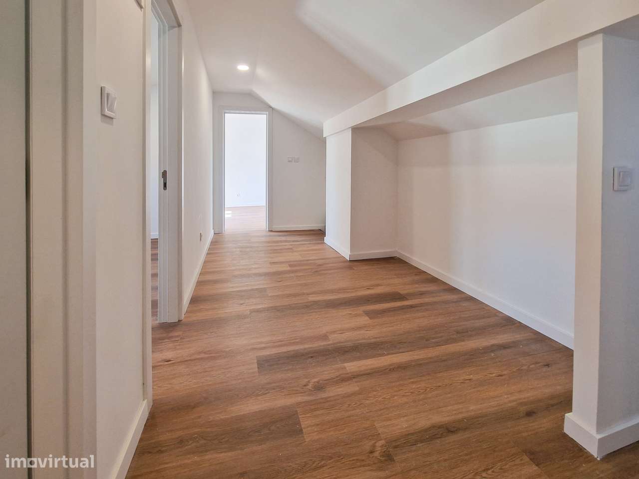 Moradia 4 ass. totalmente remodelada - possibilidade de quarto no r/c-16