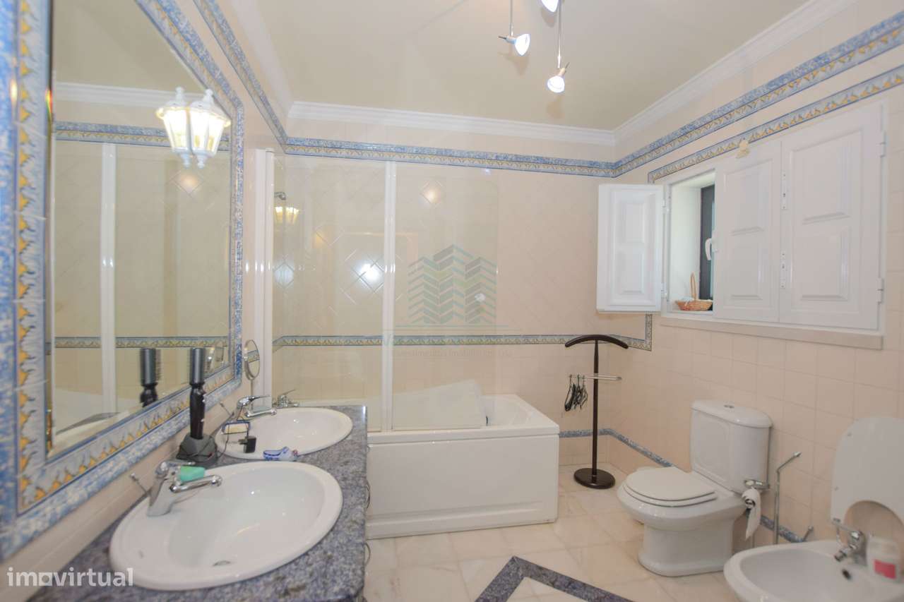 Moradia T3+2 com jardim e logradouro em Quinta da Silvã - Torres Novas-39