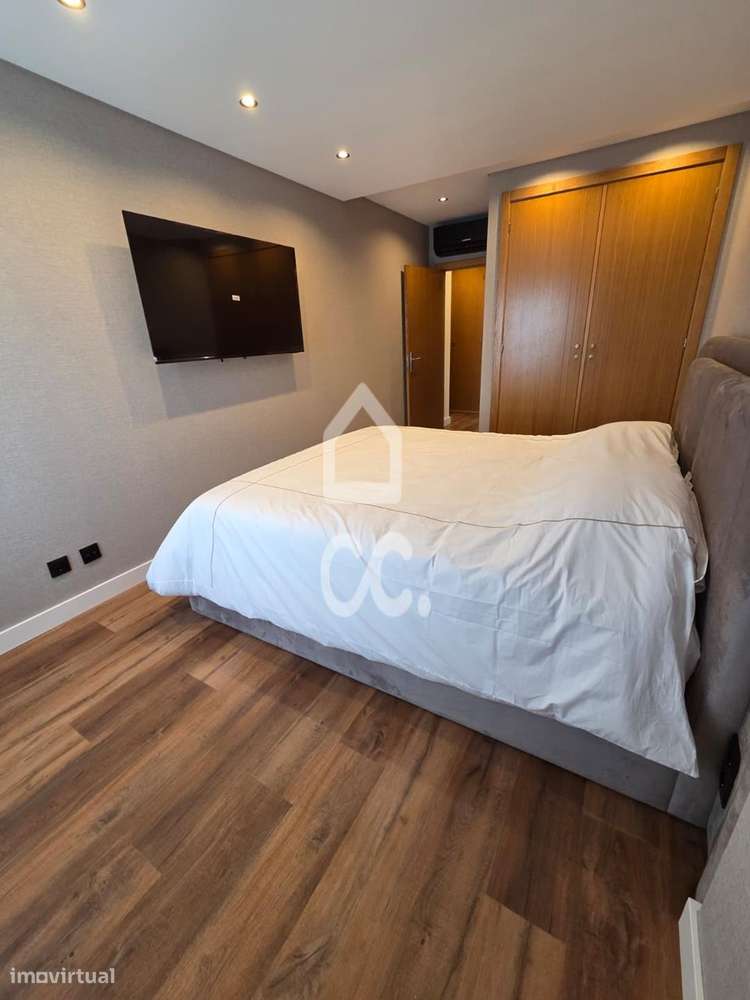 Apartamento T1 na Venda do Pinheiro com Garagem, Elevador e AC-32