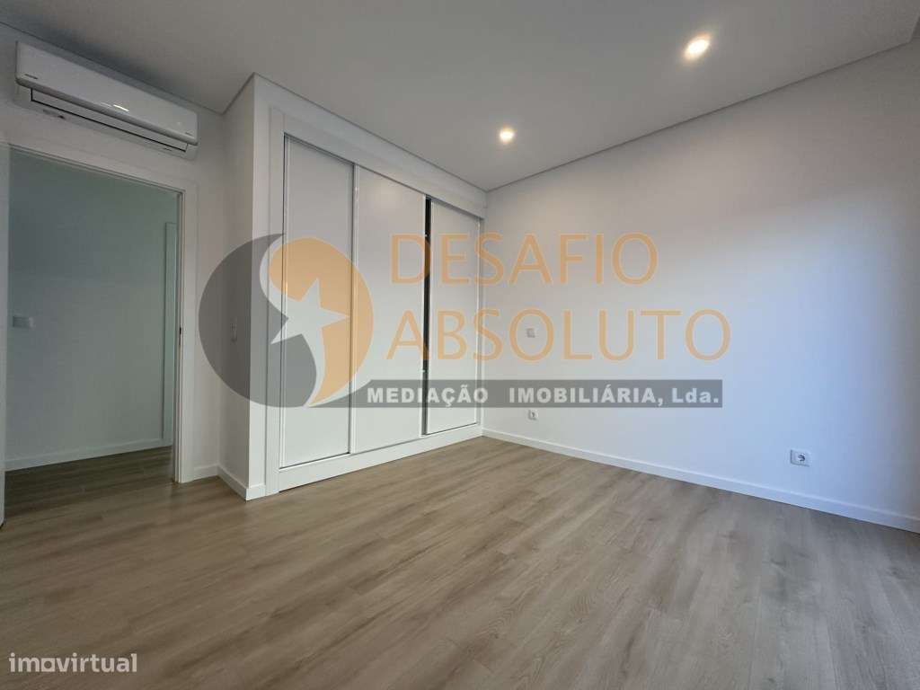 Moradia Geminada Duplex T3. Redondos, Fernão Ferro-28