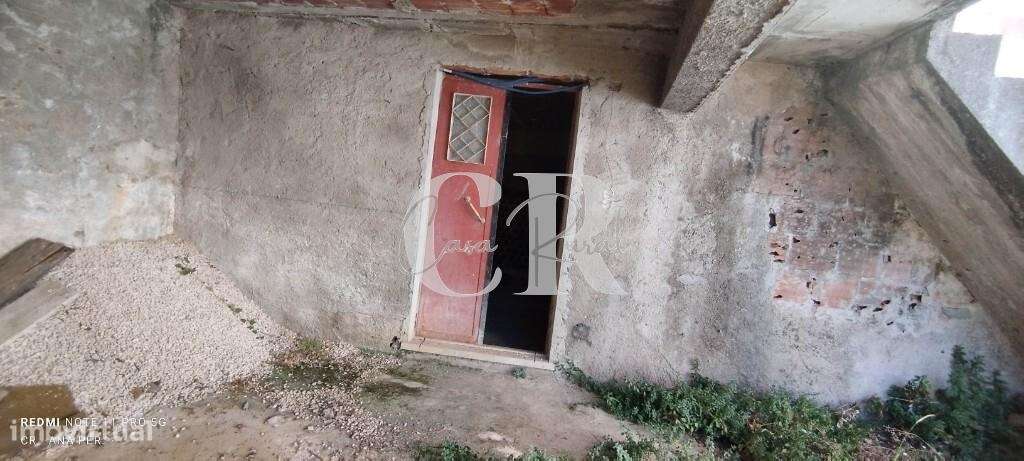 Moradia para restaurar-43