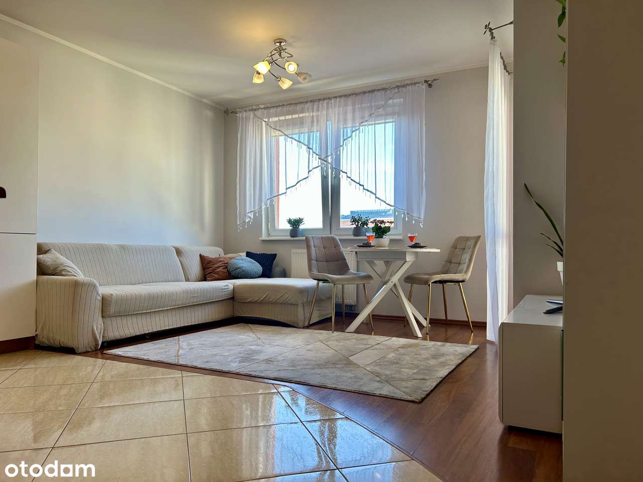 Centrum miasta, przestronne, 2 pokojowe z tarasem i miejscem w garażu-0