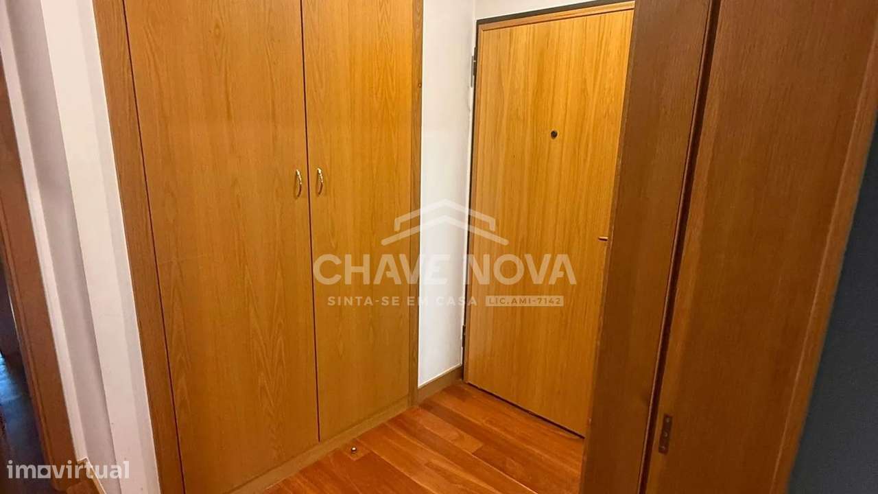 Apartamento T2 com garagem Box em Espinho (250m praia)-12