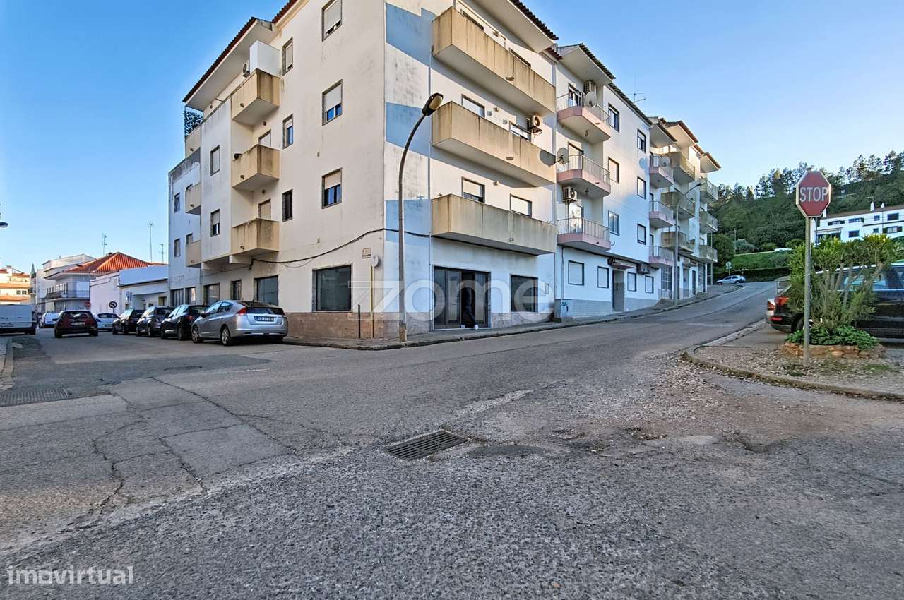 Loja no centro de São Bartolomeu de Messines com 216m2-1