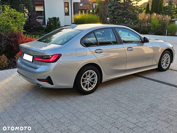 BMW Seria 3 320d M Sport - 6