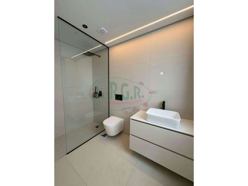 T4 Único no Piso | Terraço (48.40m2) | Box 2 Carros e Arrumos | SÃO...-16