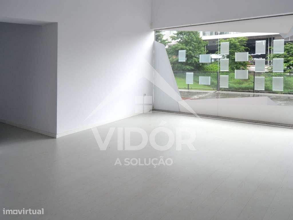 Loja com Excelente Exposição e Estacionamento Privativo - Av. Fernã... - Grande imagem: 3/20