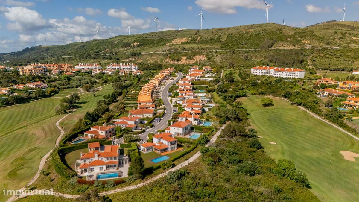 Campo Real: Moradia T4 Isolada com Vista Serra!-41