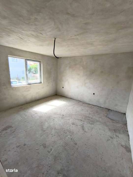 Casa de vanzare 80 mp - 4 camere- teren 400mp -105 000 euro.-7