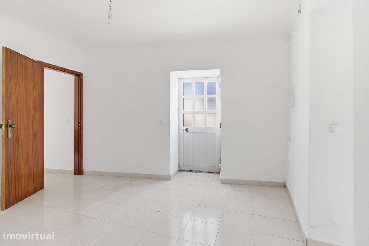 MORADIA T2 C/ LOGRADOURO EM VILA NOVA DA RAINHA - Grande imagem: 3/14