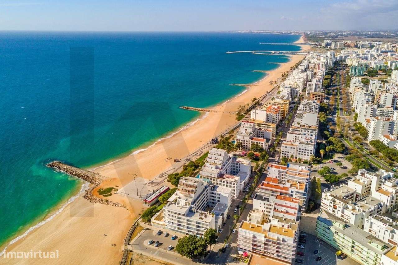 Viva a dois passos do mar - T1 na 2ª linha da Praia, com vista panorâm-14