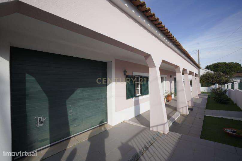 Espetacular Moradia em Setúbal com Jardim e Garagem-23