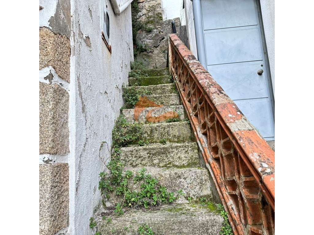 Moradia com 4 quartos e garagem em Avô, Oliveira do Hospital-20