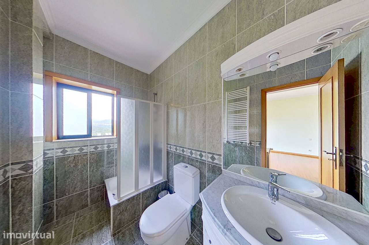 Moradia T4 Independente + T0 em Lago, Amares - Oportunidade Única!-47