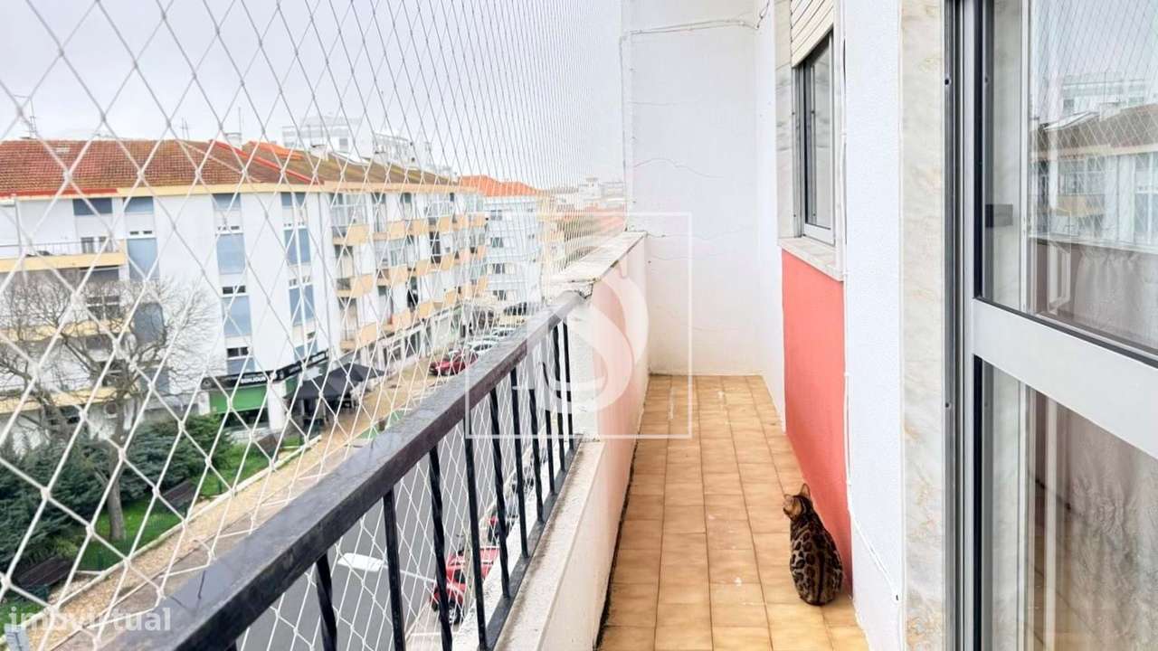 Apartamento T2 com Varanda e Arrecadação na Moita-17