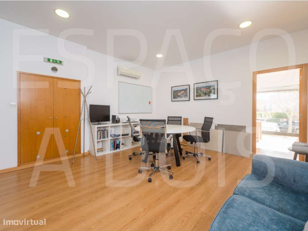 TUDO À MÃO! Excelente estado (pintura a estrear), 2 casas de banho,... - Grande imagem: 4/45