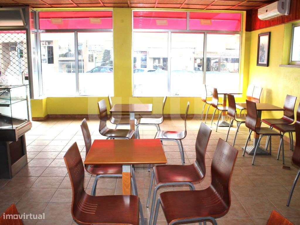 Espaço Comercial com Habitação - Grande imagem: 2/24