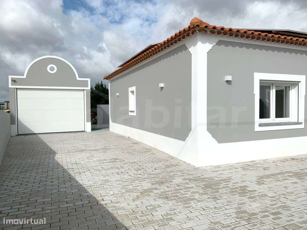 Moradia NOVA com Garagem e Piscina-19