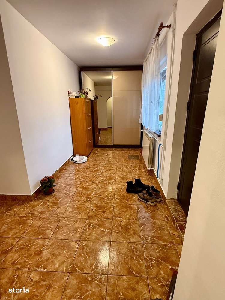 Casa de vânzare cu 4 camere zona Rahova Teiuș Sector 5 - Imagine principală: 4/15