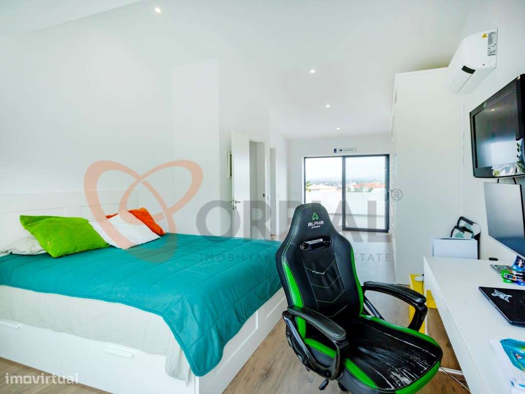 Moradia para venda em Albufeira com 6 quartos e piscina-15