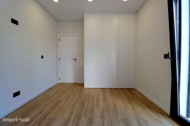 Luxuosa moradia isolada de 5 assoalhadas com excelentes áreas - piscin-13