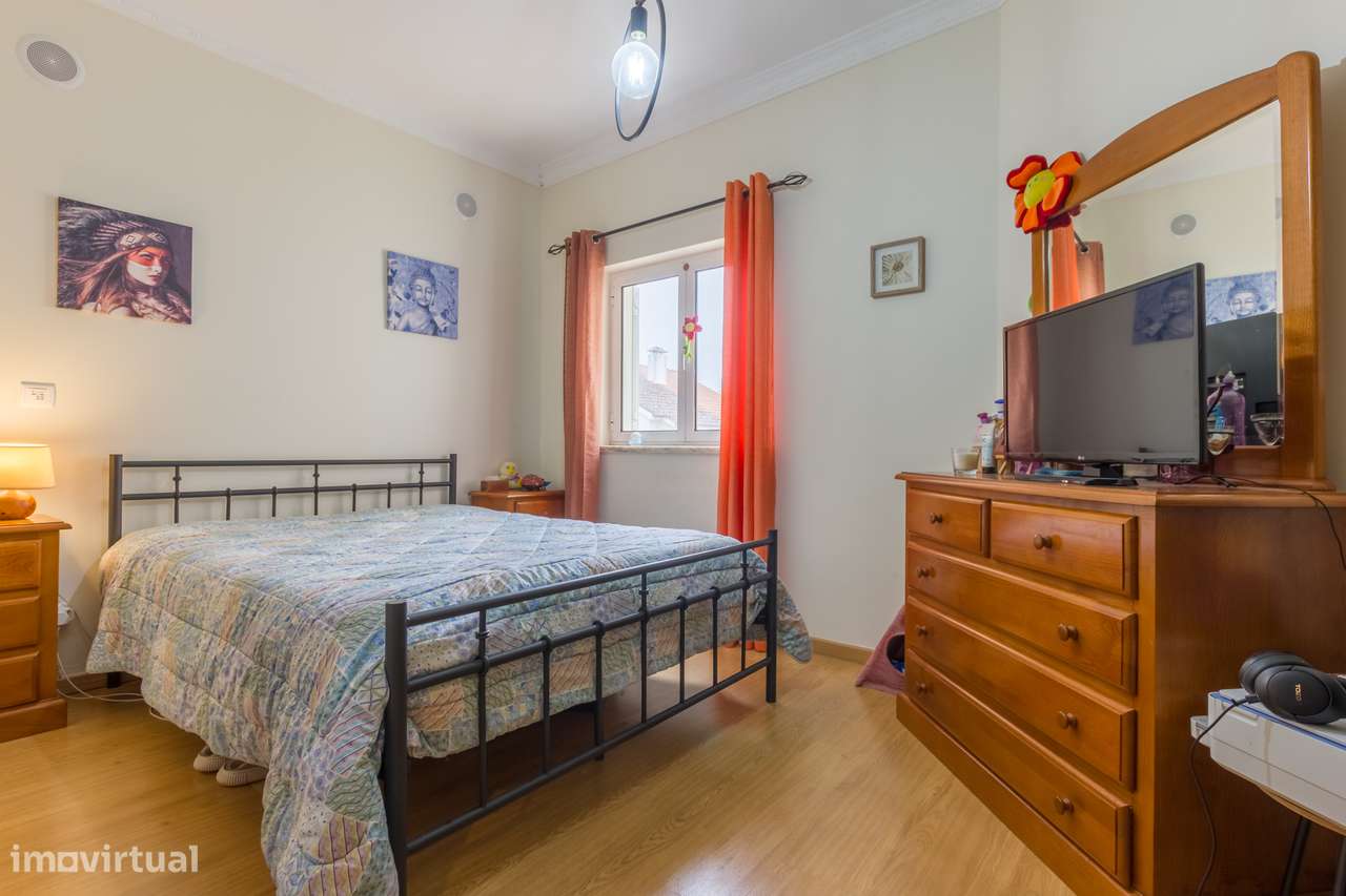 Excelente apartamento T2 duplex com terraço na  Quinta do Conde-11