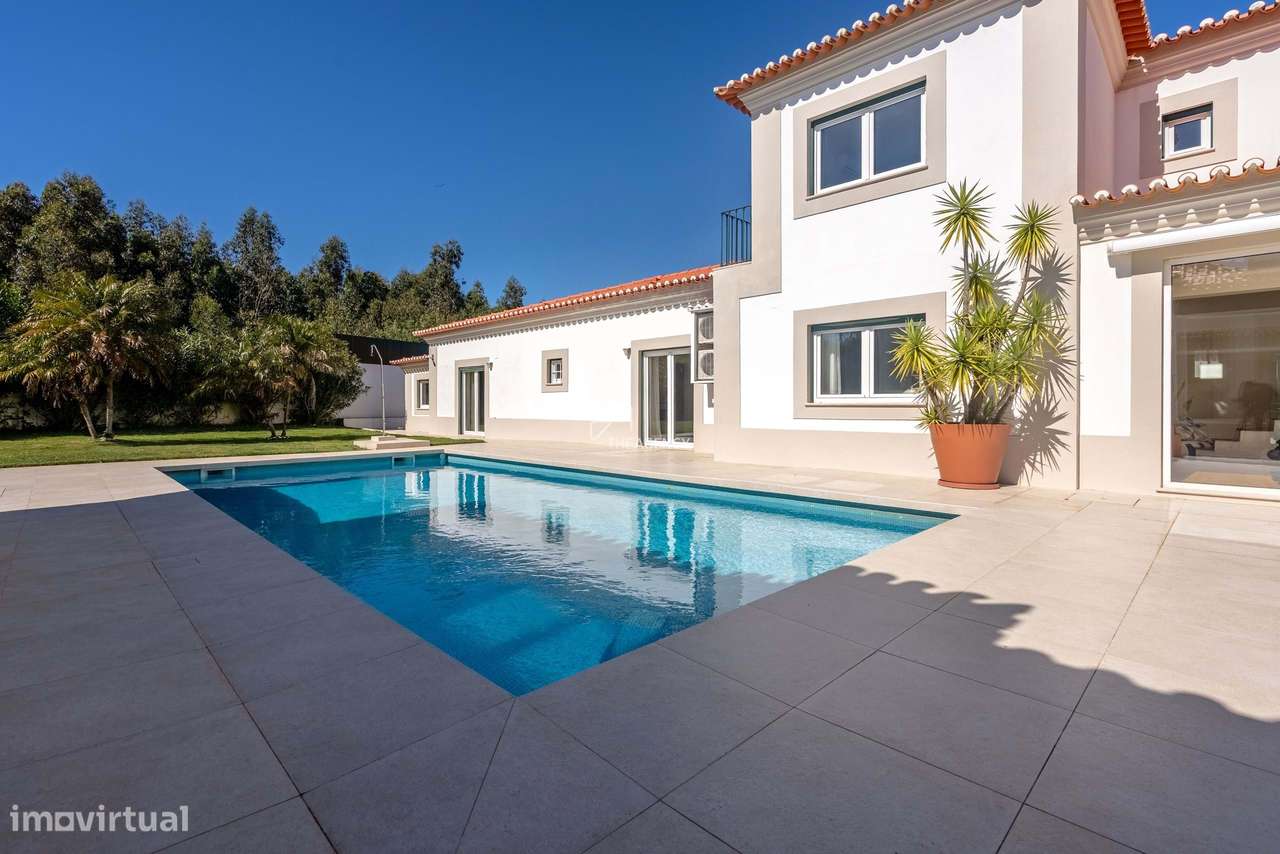 Moradia de Luxo T5 Renovada com Piscina Aquecida na Beloura – 5 Suítes - Grande imagem: 3/60