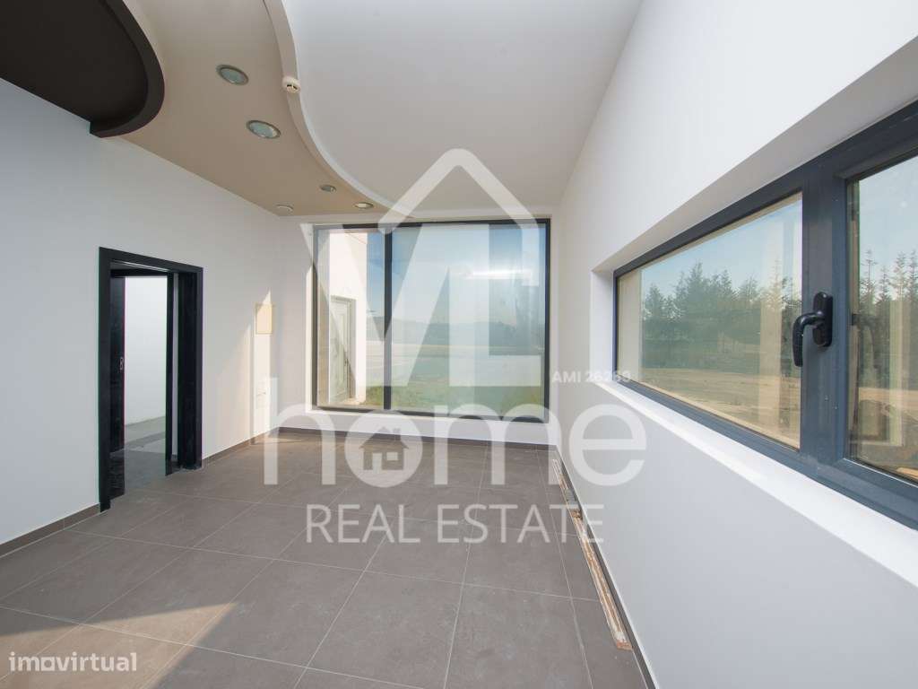 Armazém Industrial de Grande Dimensão - Localização Estratégica-14