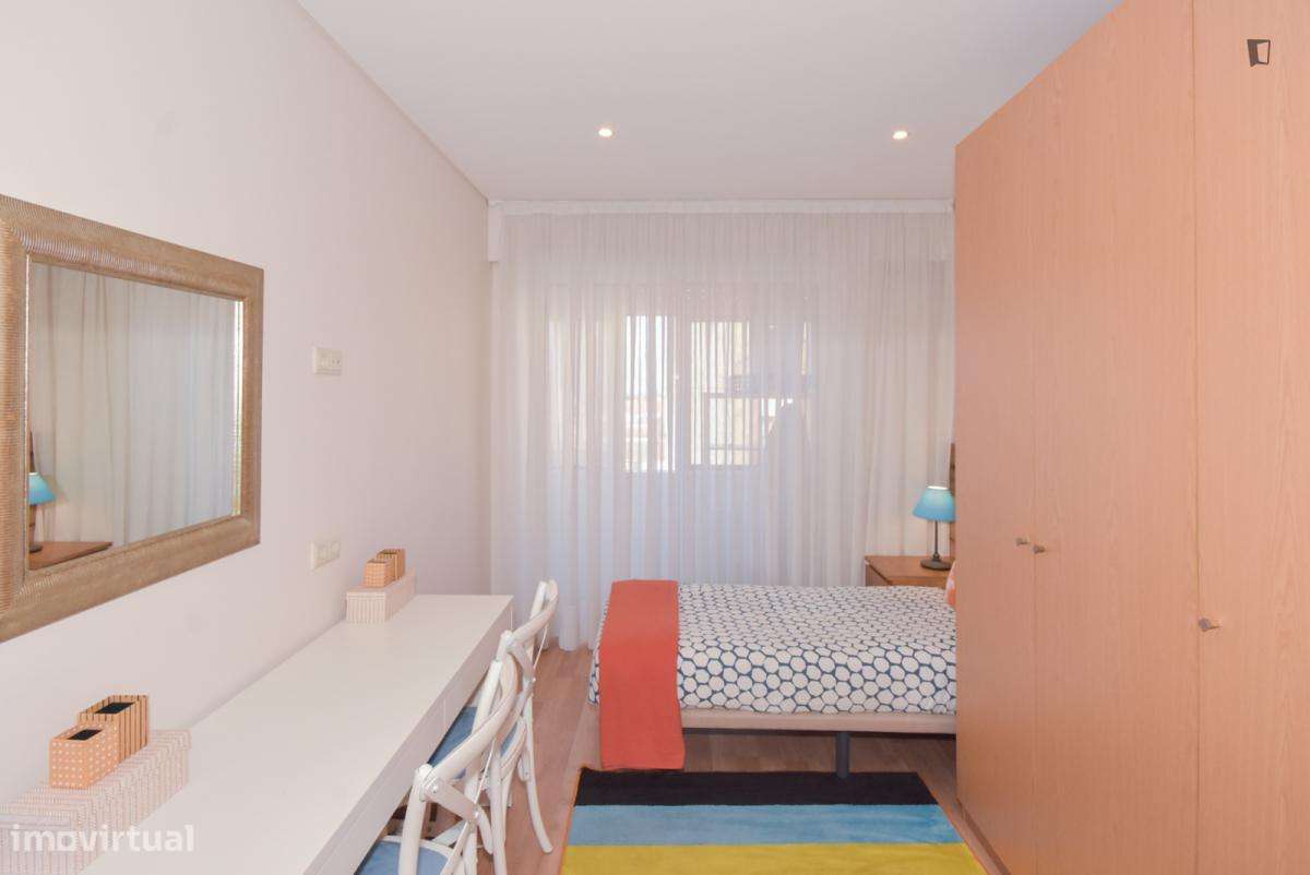 Quarto - localizado em Paranhos Porto - Grande imagem: 3/11