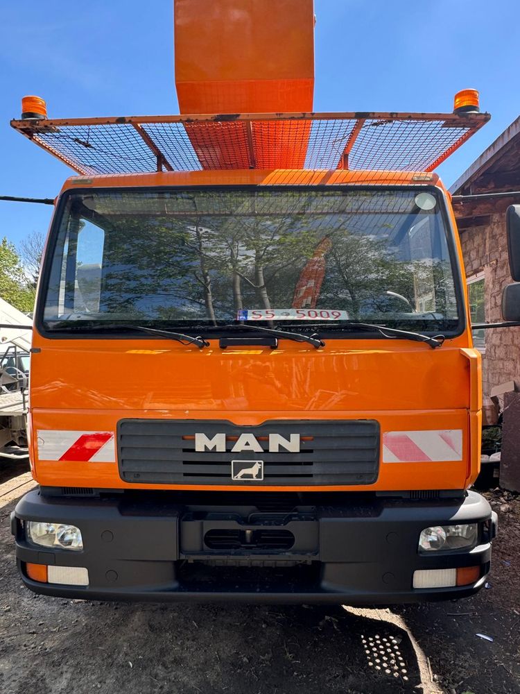 Man  sprzedam podnośnik bison palfinger tka30. zwyżka 30m wysięg boczny 20m 2004
