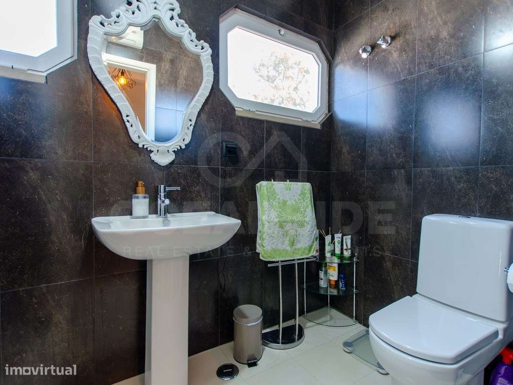Moradia T6+1 renovada em Benavente-31