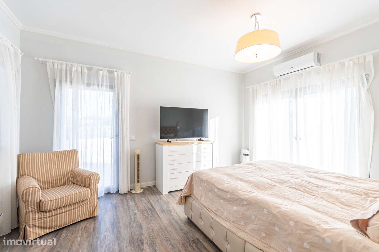 Excelente Moradia térrea Semi nova com piscina na Moita-21