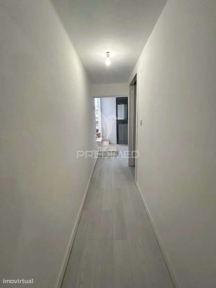 Loja transformada em apartamento T3 Laranjeiro - Grande imagem: 3/24