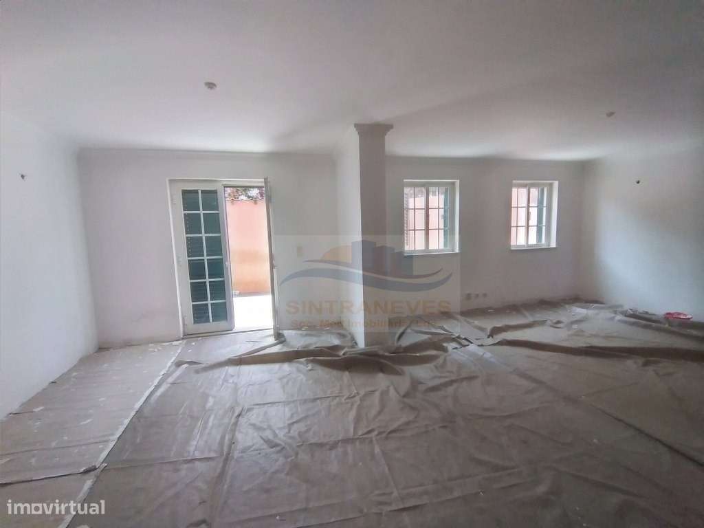 Lindo Apto T4 , totalmente remodelado num 1º andar, junto à Base Na...-39