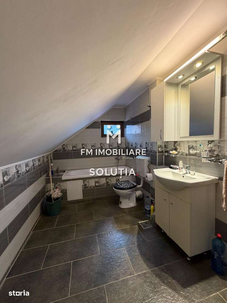 Casă de  vânzare cu vedere panoramică-19