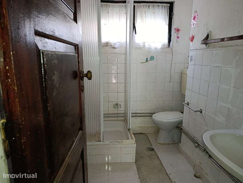 Moradia T3 geminada, com quintal, em Santa Clara, Coimbra-11