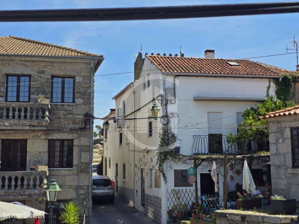 Moradia com Potencial Habitacional e Comercial no Coração Histórico...-11