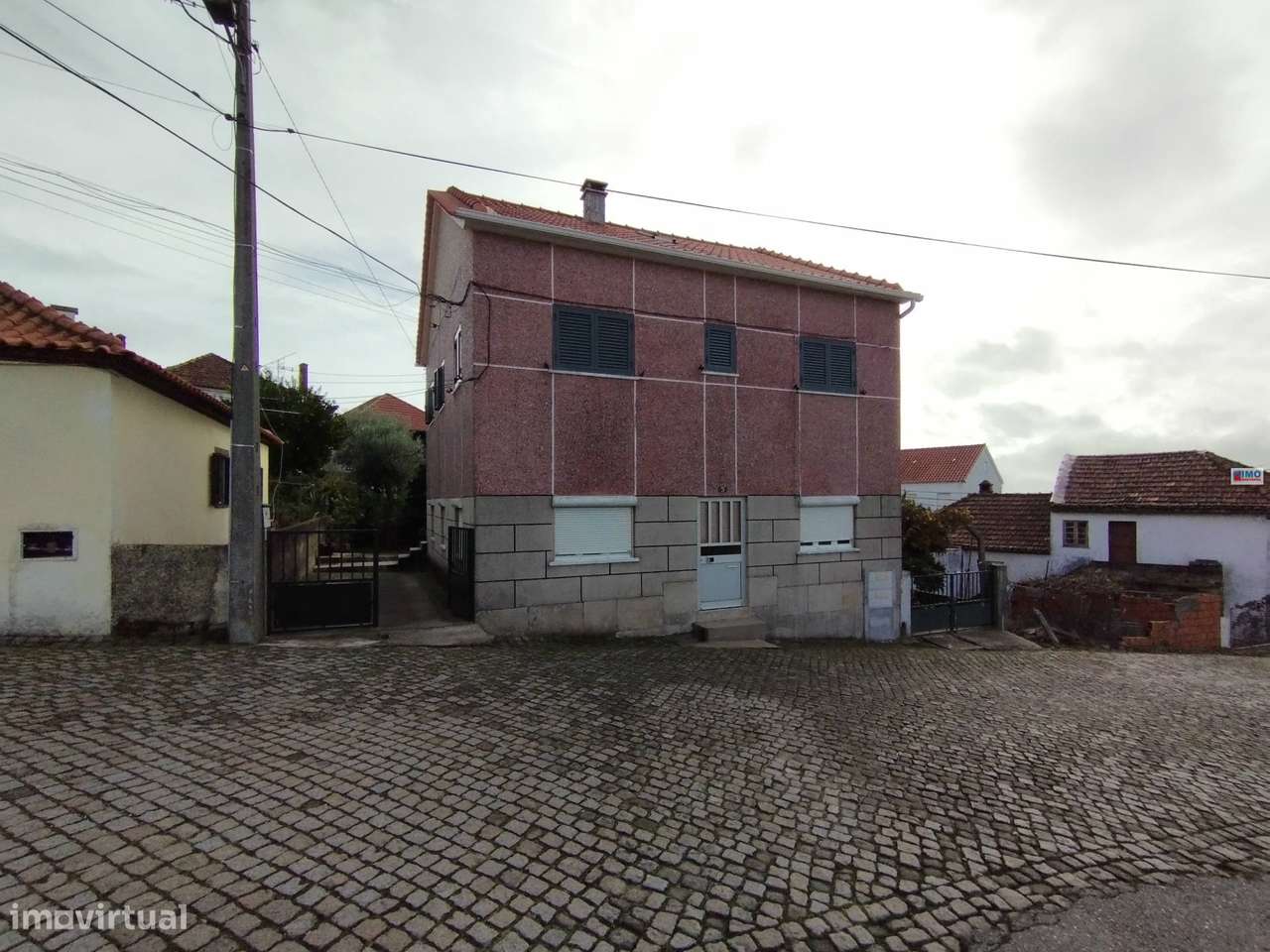 Edifício c/ Dois Apartamentos - T2 + T3 - Tortosendo - Grande imagem: 2/3