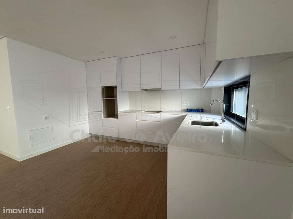 Apartamento T2 com Terraço Privativo e Aparcamento em Esgueira | Av...-1