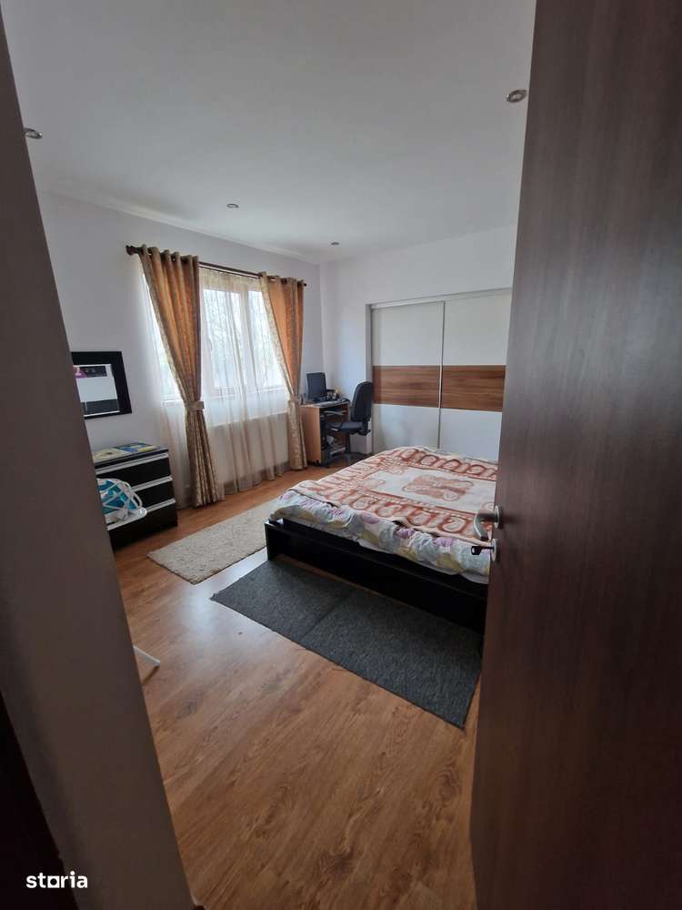 casa  197 mp, garaj, foisor, gratar, teren 870 mp la 100 m de DN 4 - Imagine principală: 4/19