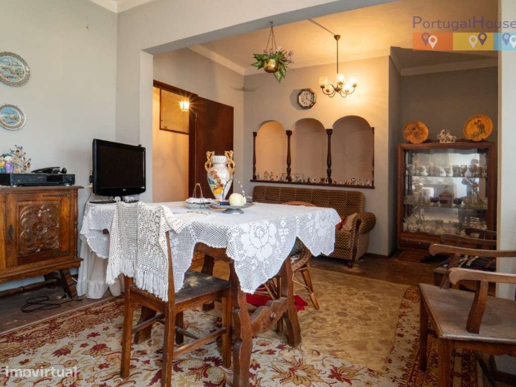 Prédio constituído por 2 apartamentos T2 com entradas independentes... - Grande imagem: 5/34