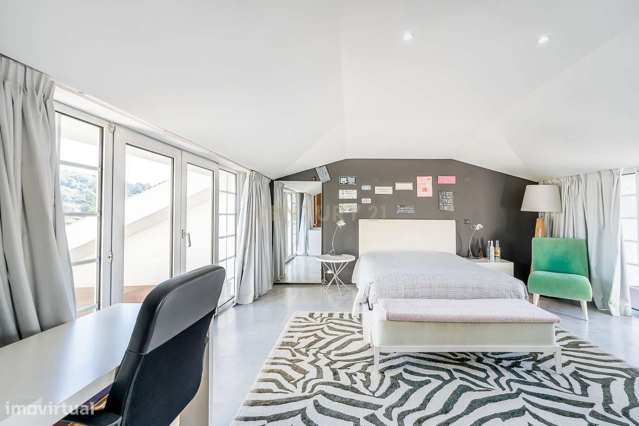 Moradia de Luxo T4 com Piscina e Jardim em Alvalade-44