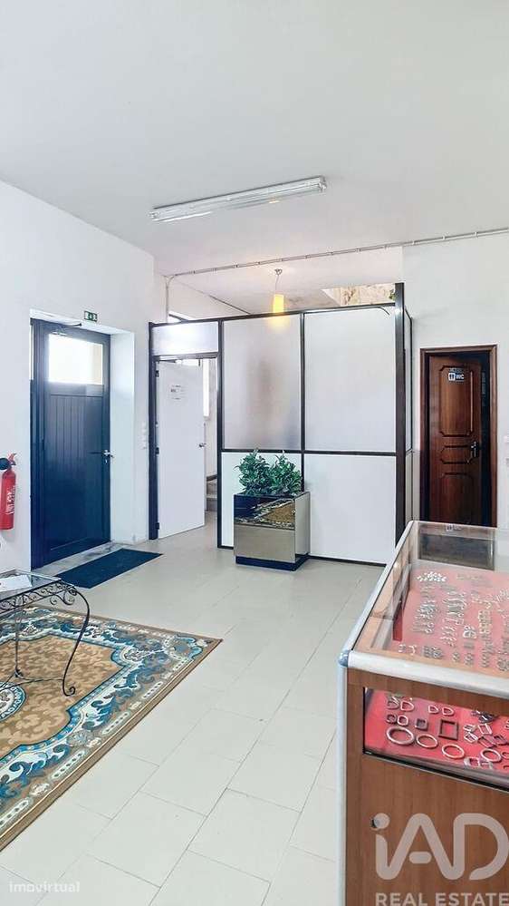 Loja / Estabelecimento Comercial em São joão da madeira de 3178,00 m2 - Grande imagem: 4/30