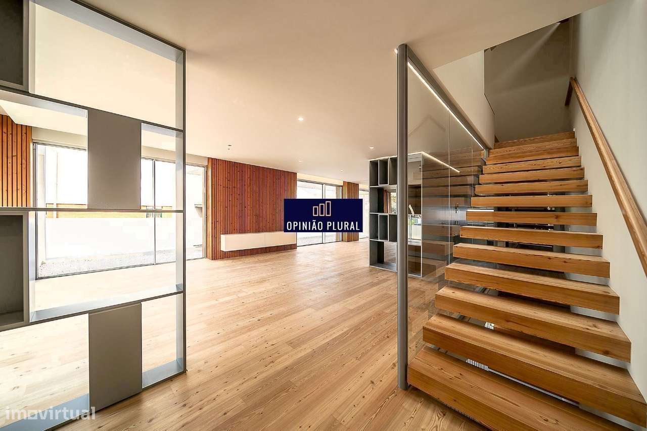 Moradia T4 Espaçosa com Escritório e Piscina Pronta a Habitar-9