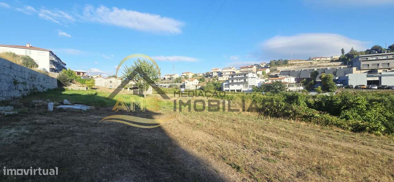 Moradia para restauro e terreno industrial com mais de 4000m²-37