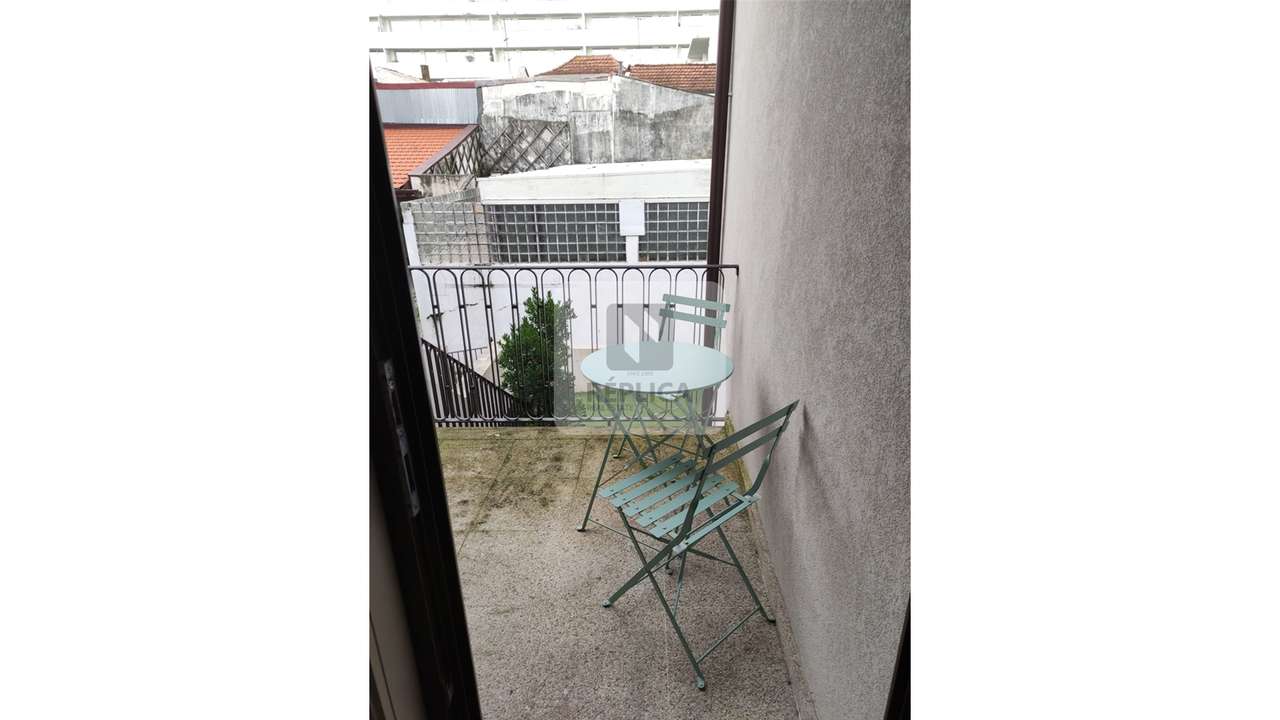 Apartamento T2 Mobilado com Varanda para Arrendamento em Damião de Gói - Grande imagem: 4/14