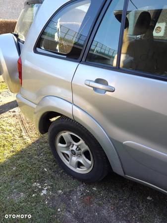 Toyota RAV4 1.8 VVT-i 4x2 - 5