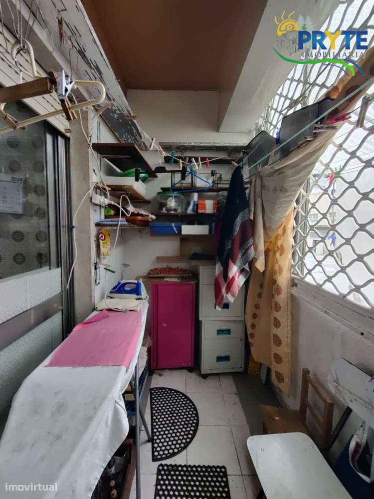 Apartamento T1+1 situado em Campolide-32