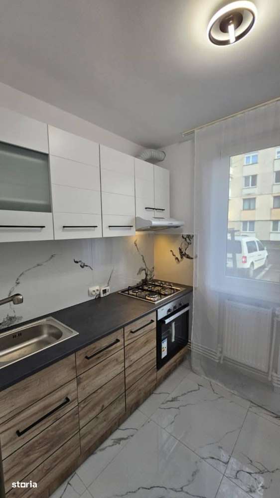 De vanzare 2 camere cu balcon, complet renovat, 54.500 euro - Imagine principală: 2/7