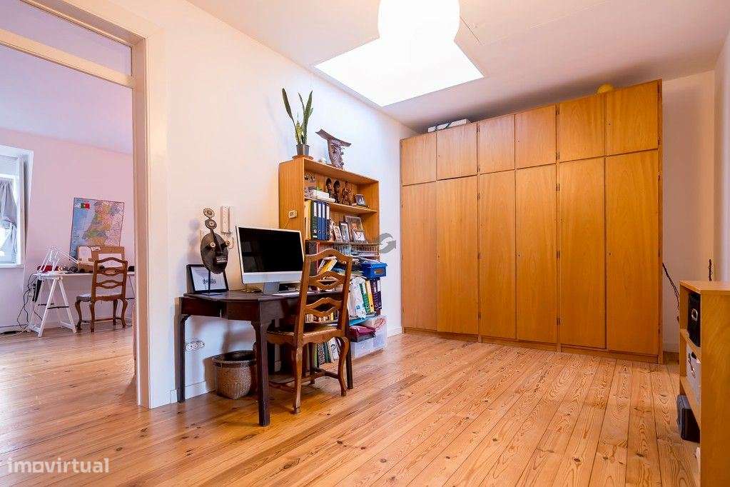 Moradia duplex na Graça com 5 Quartos e Jardim-8